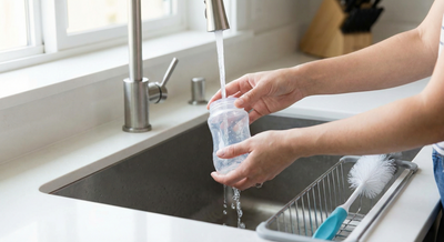How to clean and sterilize your baby's bottle